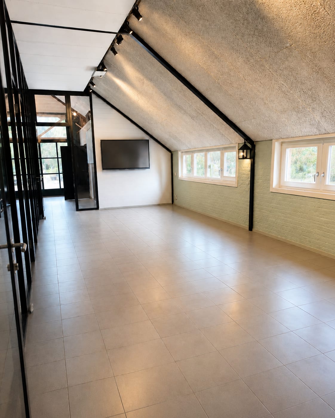De Vonk empty, with space to move.