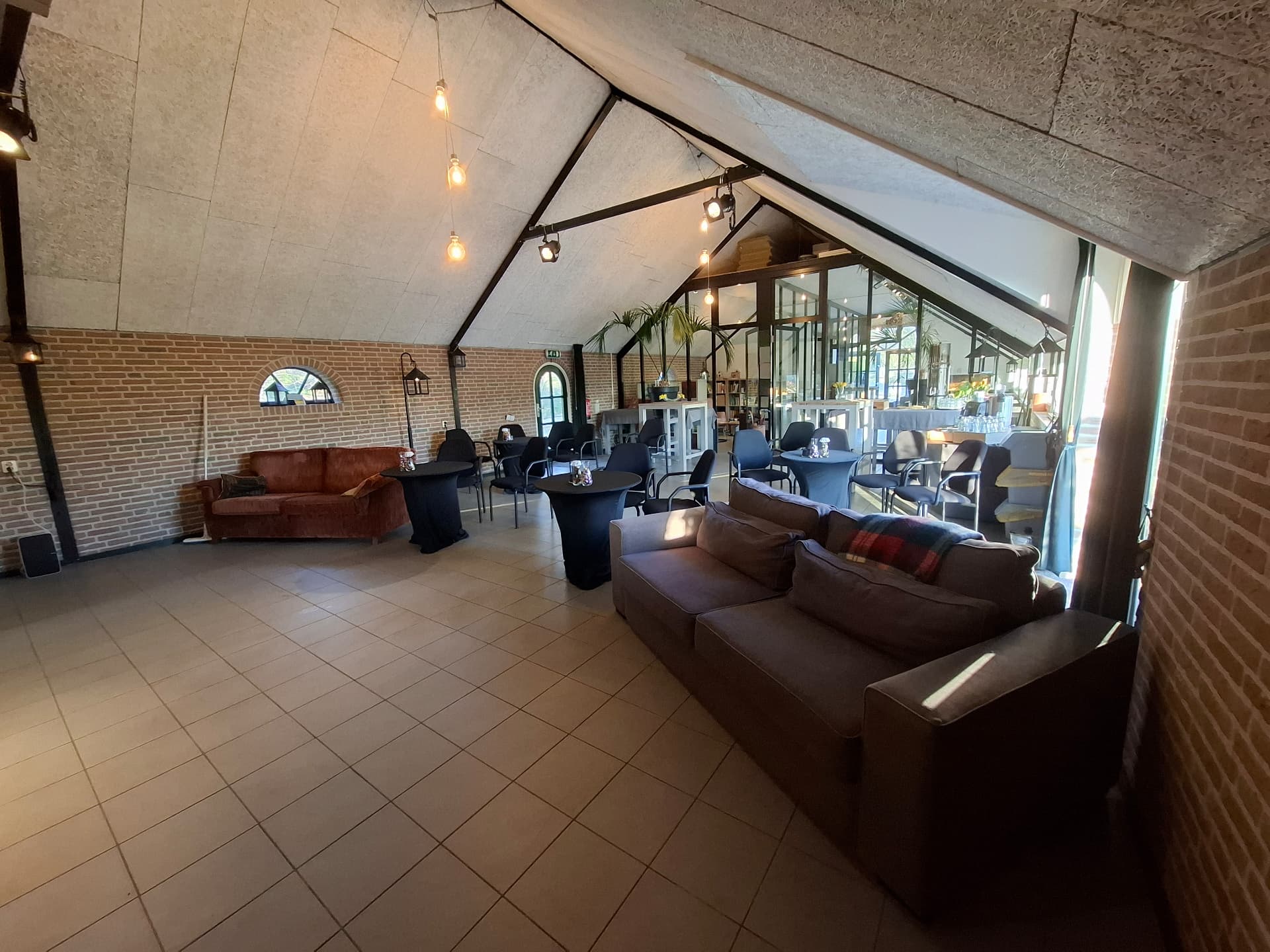 De Haard with a seating area along the warm brick wall