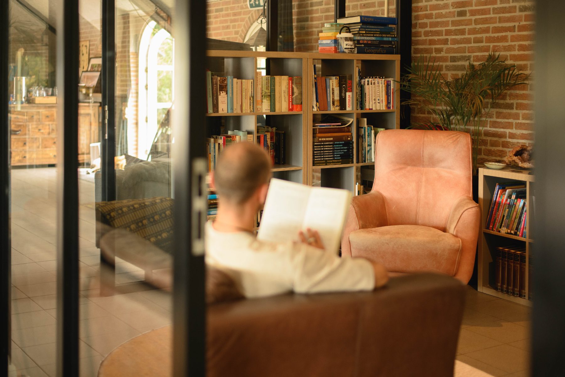A cozy conversation area in a mini library, exuding vitality.